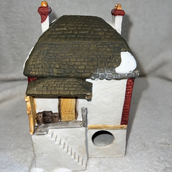 Dept 56 Dickens Village Series 1986 FEZZIWIG'S WAREHOUSE 65005 - Retired - Picture 4 of 8